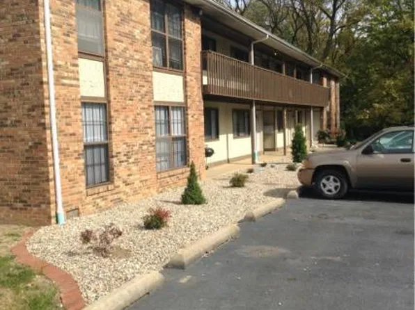 1045 Brookshire Ct APT 10, Belleville, IL 62221
