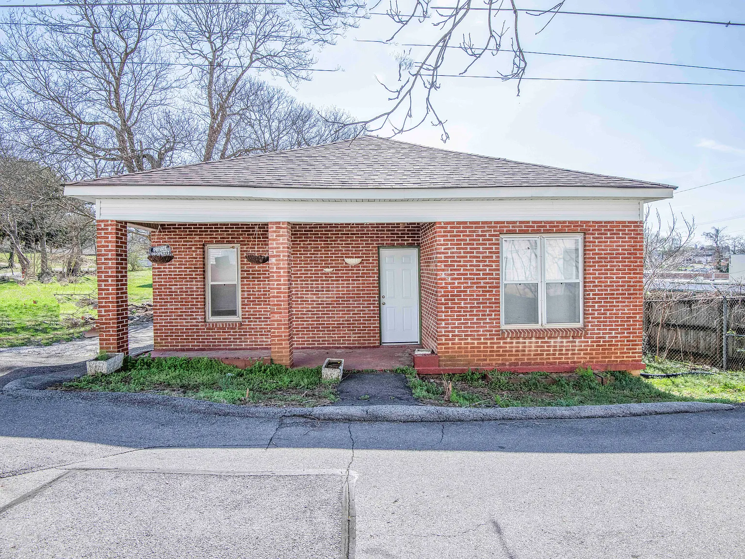 3 bed, 948 sqft, $1,695 — Photo 1