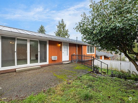 4th image of 1349 Whitney Avenue #A&B