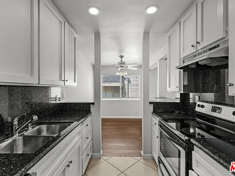 1342 Harvard St #204 — Photo 5