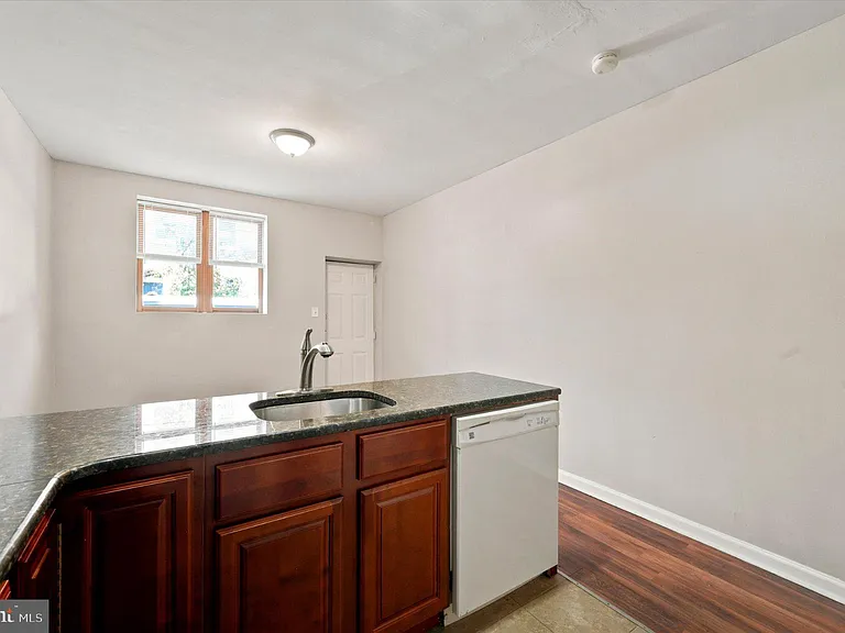 1241 S 8th St — Photo 7