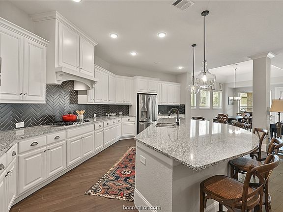 4th image of 4407 Egremont Pl