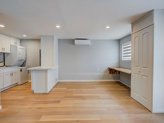 3rd image of 1720 Belmont Ln