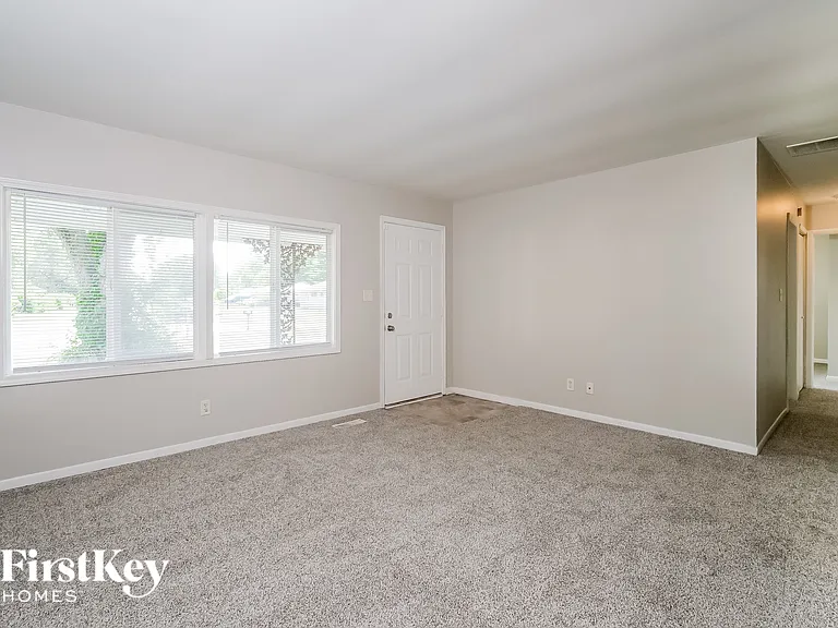 4315 Standish Dr — Photo 5