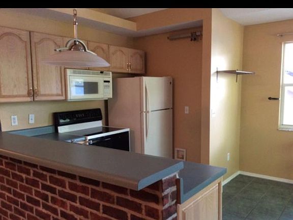 5th image of 520 E Amelia St