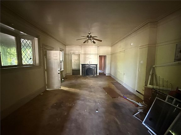 3rd image of 423 W Church St