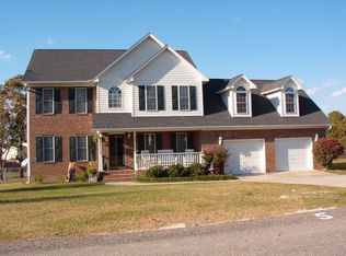 259 Robeson St, Spring Lake, NC 28390