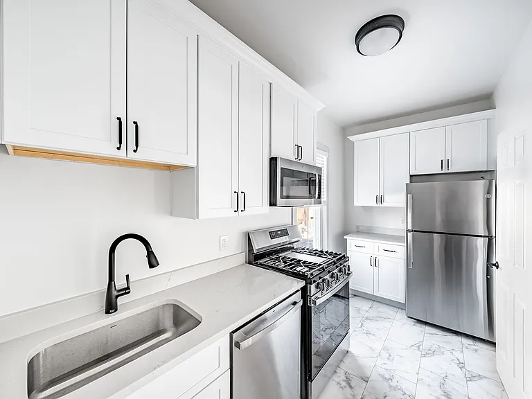107 Caroline St — Photo 1