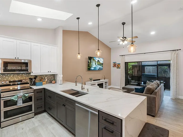 4220 Grove Park Ln — Photo 2