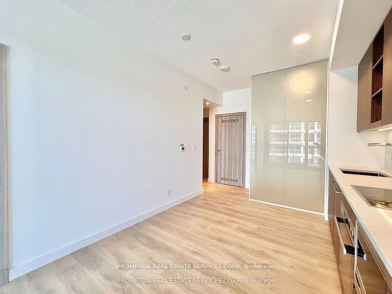27 McMahon Dr #1808 — Photo 9