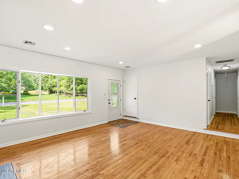 2021 Paterson Ave — Photo 5