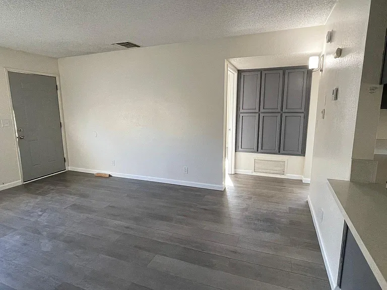 405 S Sunset St #C — Photo 11