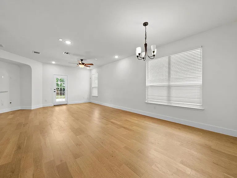 544 Ayinger Ln — Photo 14