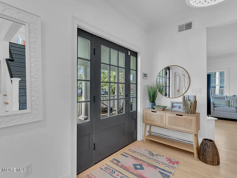 112 Sylvania Ave — Photo 7
