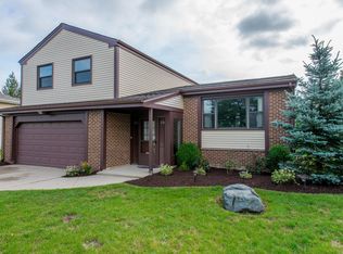 991 Debra Ln, Elk Grove Village, IL 60007