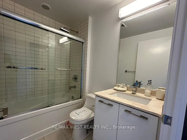 9471 Yonge St #630 — Photo 8