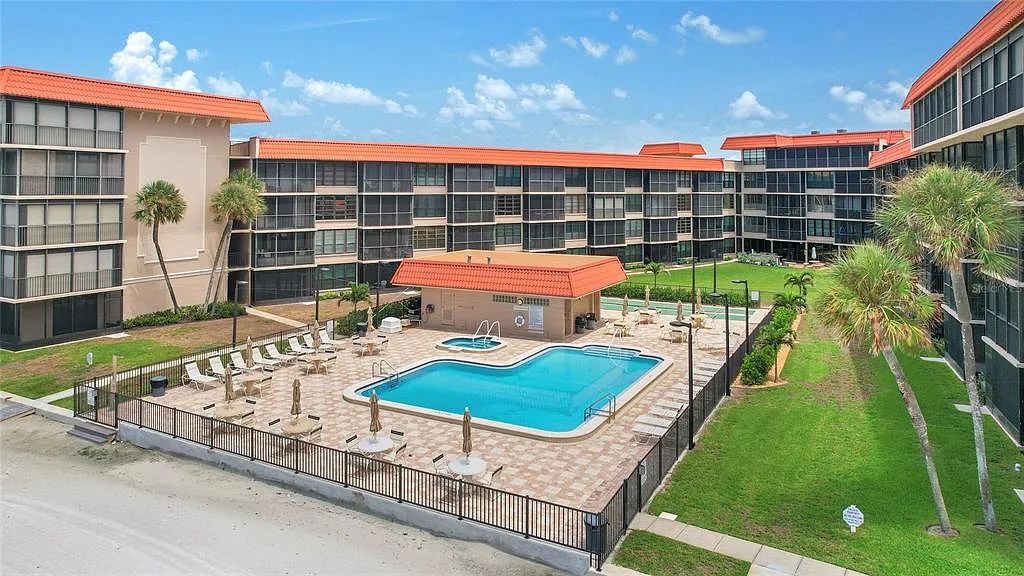 17580 Gulf Blvd — Photo 3
