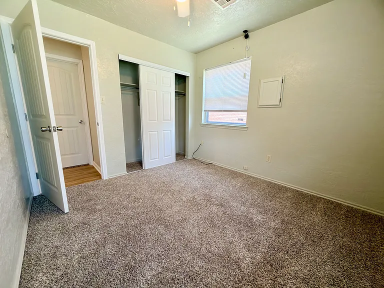 5810 NW Oak Ave — Photo 15