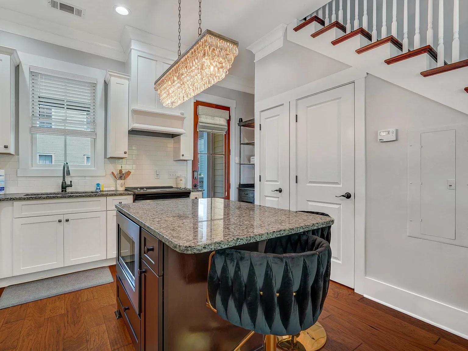 3 bed, 2.5 bath, 1397 sqft, $4,500 — Photo 4