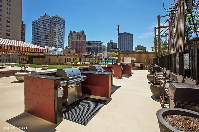 655 W Irving Park Rd #4103 — Photo 10