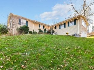 32 Ferncliff Rd, Cos Cob, CT 06807