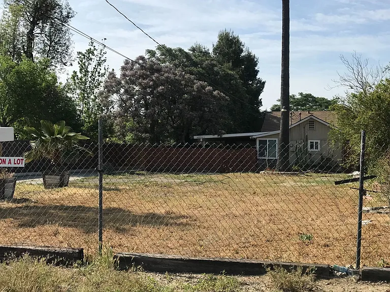 14993 Yucca Ave — Photo 23