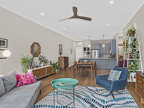 3rd image of 3530 N Lincoln Ave #202