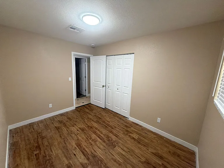 5810 W Earll Dr — Photo 5