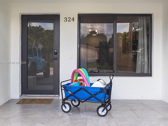 4th image of 324 Sterling Ave