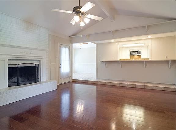 3rd image of 3613 Dover Ln