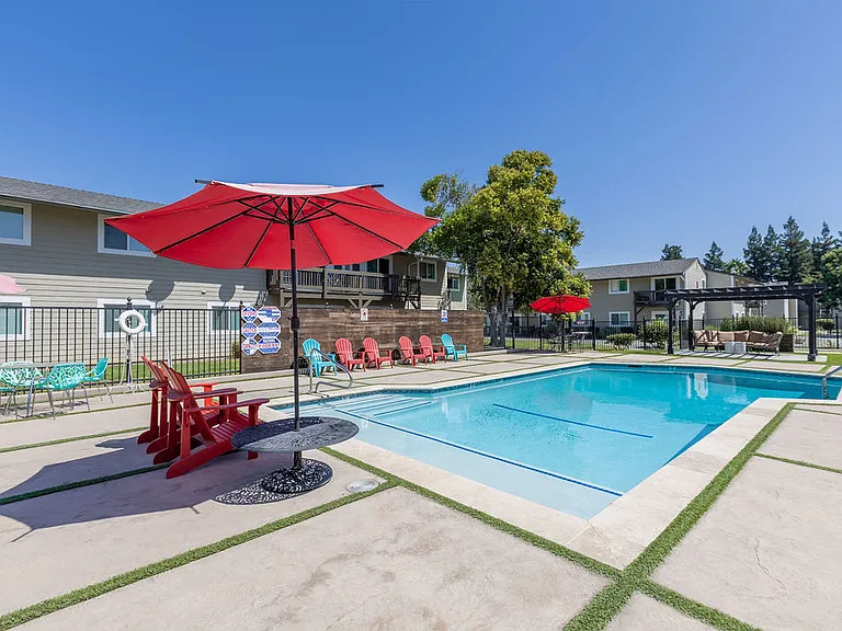 Cadena Apartments — Photo 15