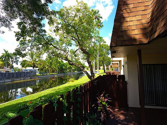 3rd image of 123 San Remo Blvd