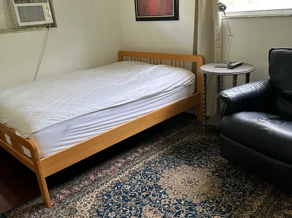 (undisclosed Address), Hallandale, FL 33009