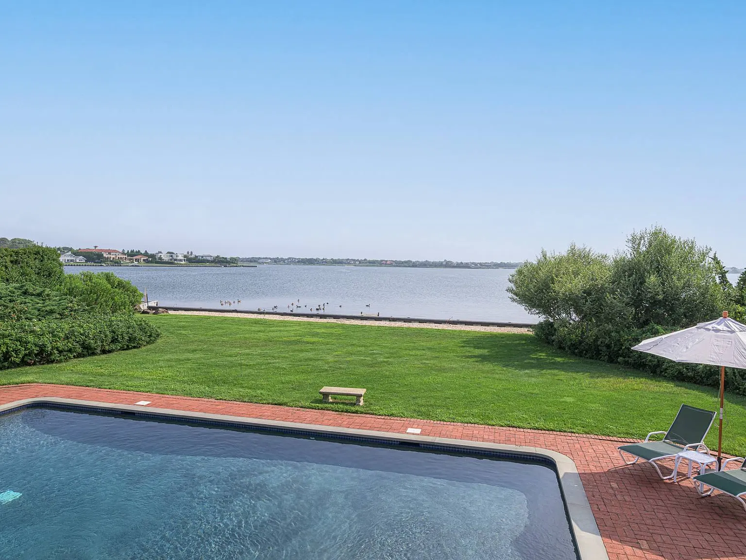 Open Bayfront Westhampton Beach Estate Area — Photo 2