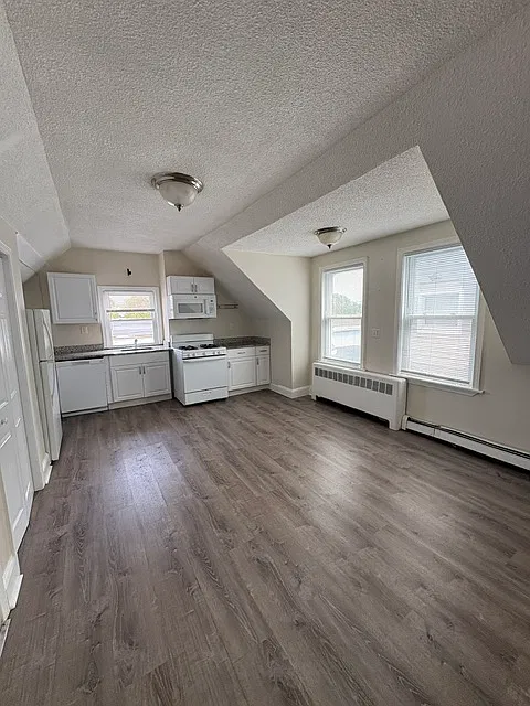 2 bed, 1.5 bath, 1000 sqft, $2,100 — Photo 2