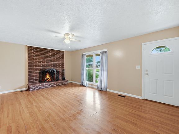2nd image of 2851 S Oakland Ave