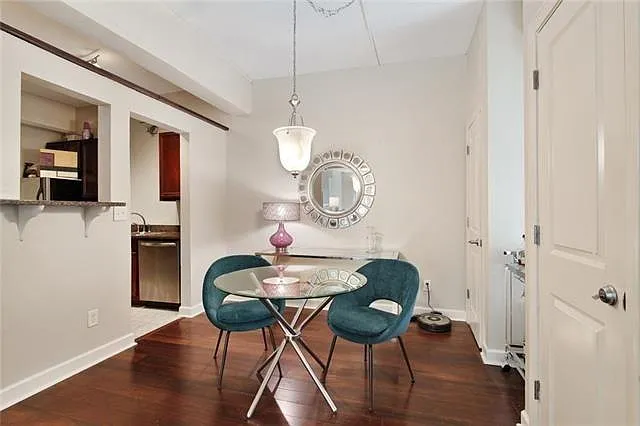 2 bed, 2.0 bath, 875 sqft, $1,900 — Photo 4