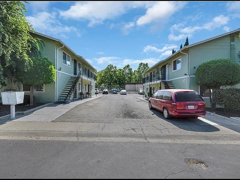 277 Percy Ave #1 — Photo 8