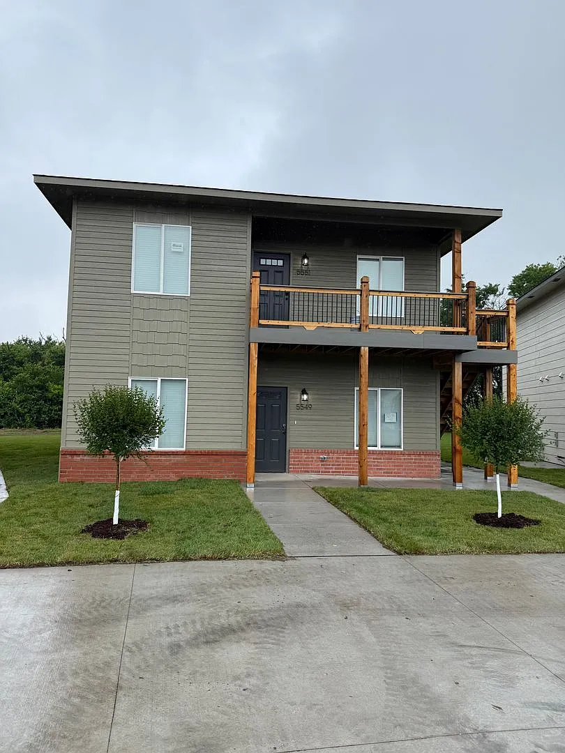 Building Photo - 5549-51 N Bressler Dr