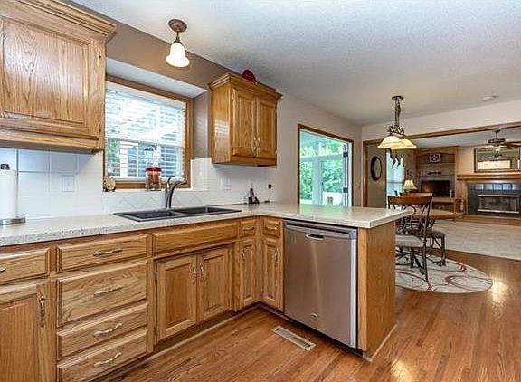 3rd image of 101 NE Stonebridge Ct
