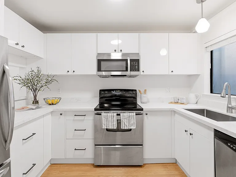 320 Peninsula Ave #316 — Photo 6