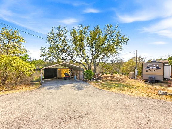 4th image of 250 County Road 3829