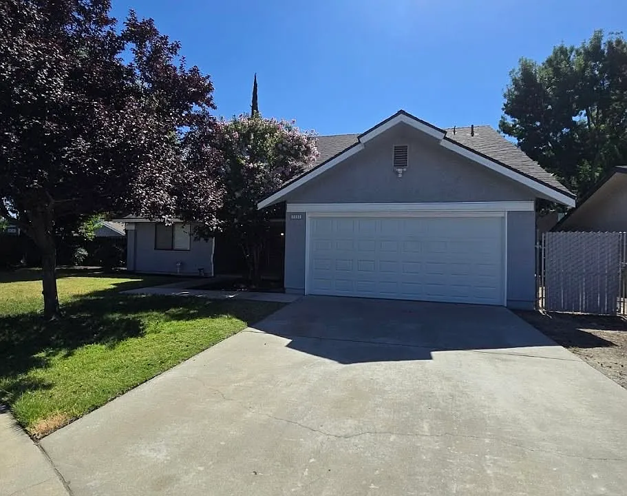 3233 Stanford Ave