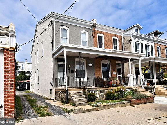 3rd image of 260 Roxborough Ave