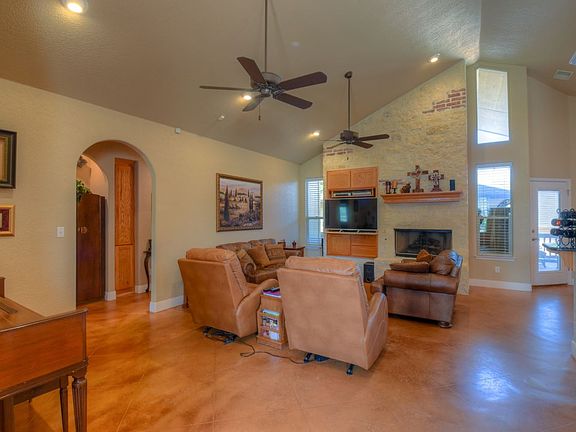 4th image of 1010 Laurel Oak Cir