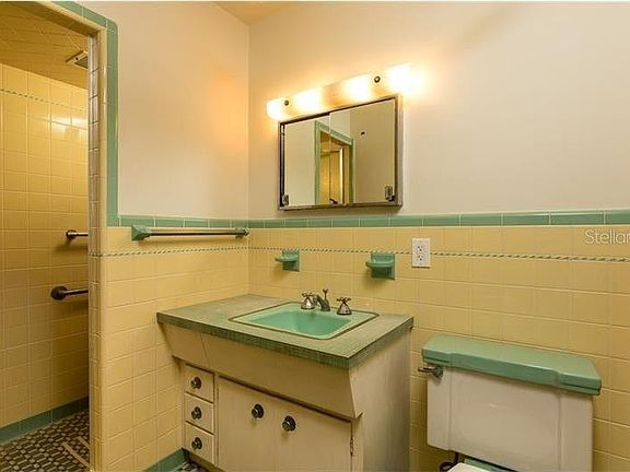 3rd image of 4219 Bayshore Blvd NE