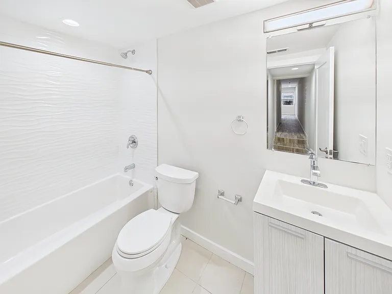 2236 S Wood St #G — Photo 25