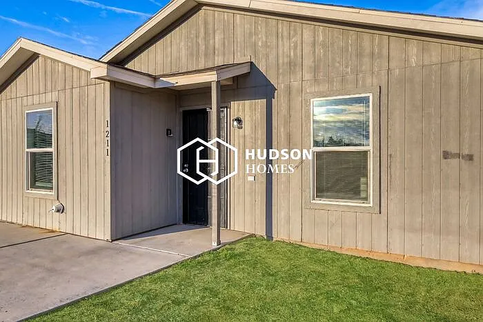 3 bed, 2.0 bath, 1090 sqft, $1,249 — Photo 3