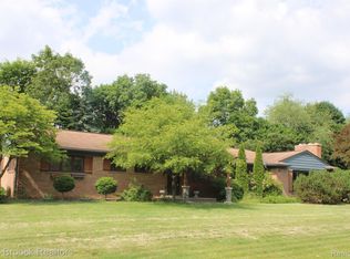 977 N Reading Rd, Bloomfield Hills, MI 48304