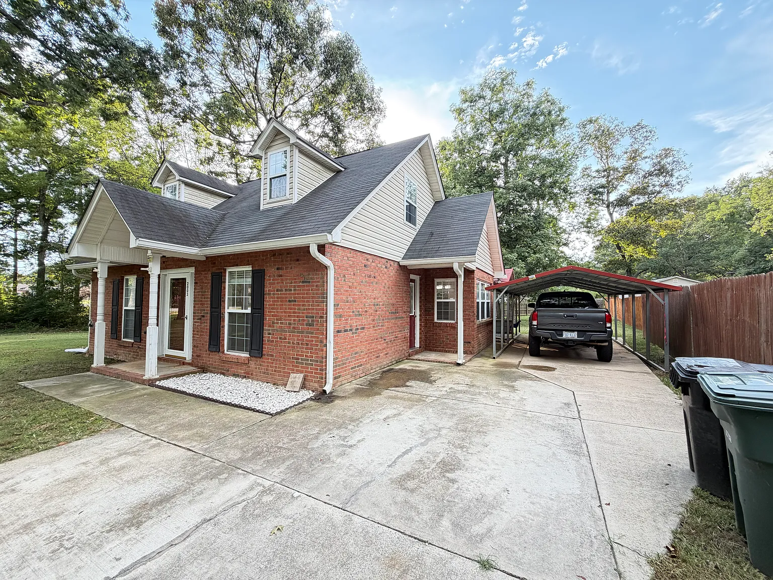 3 bed, 1444 sqft, $2,300 — Photo 4